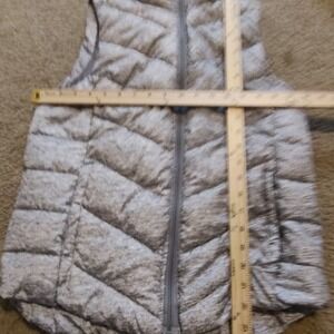 SO SO Size Medium Puffer Vest Women Lightweight Quilted Gray Speckled Full Zip